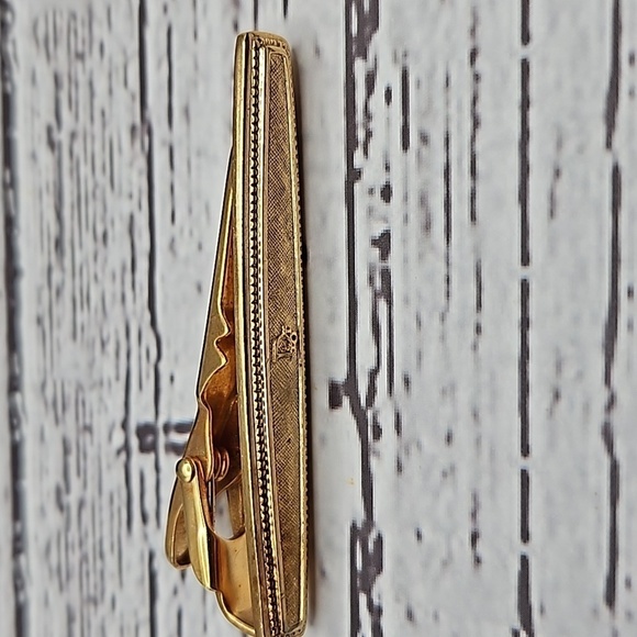 Vintage Chrisitan Dior Gold Tone & Sodalite Cufflinks withgold tone tie bar set - Picture 5 of 6